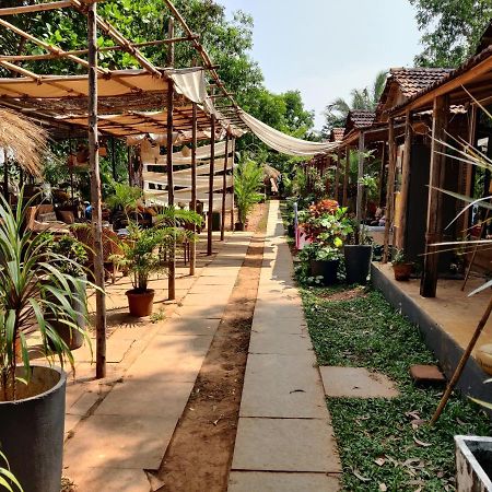 Wonderland Hostel อันจูนา ภายนอก รูปภาพ