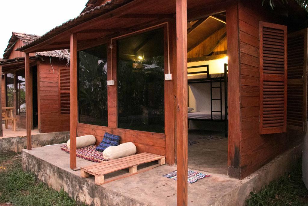 Wonderland Hostel อันจูนา ภายนอก รูปภาพ