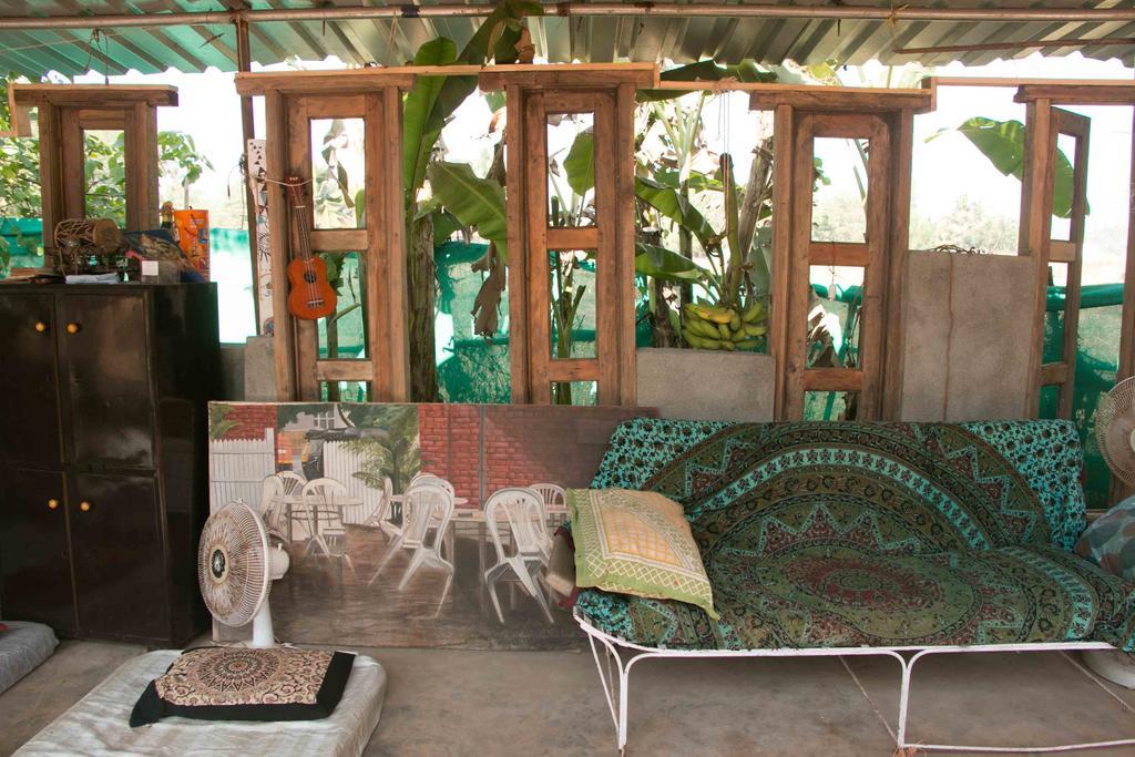 Wonderland Hostel อันจูนา ภายนอก รูปภาพ