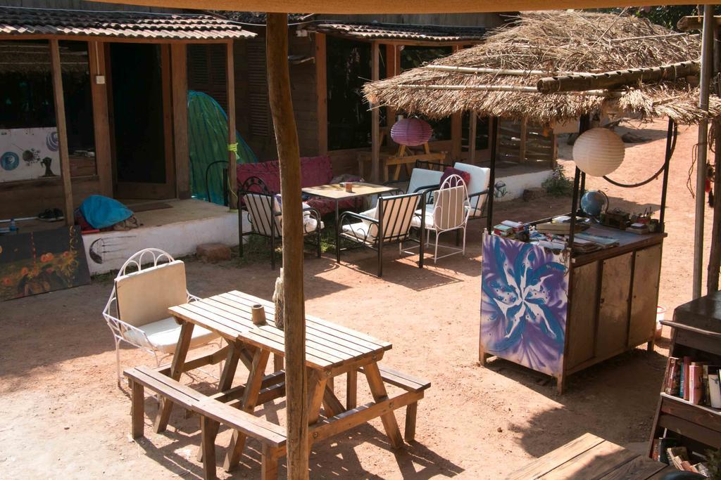 Wonderland Hostel อันจูนา ภายนอก รูปภาพ