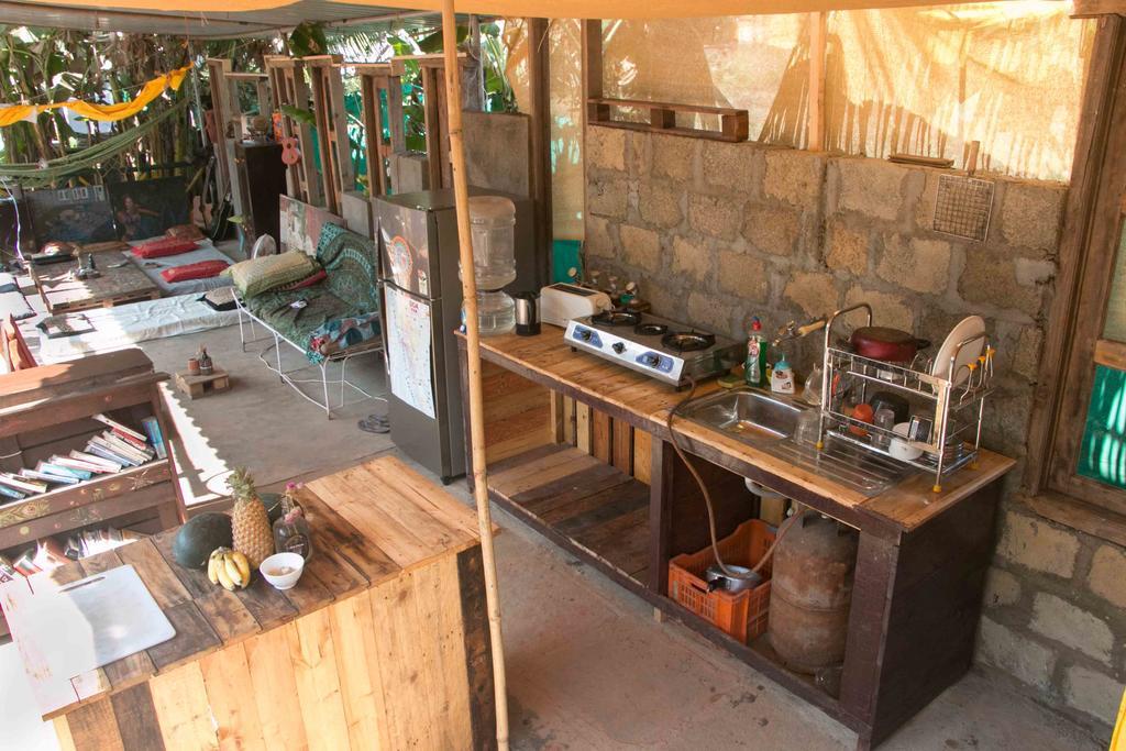 Wonderland Hostel อันจูนา ภายนอก รูปภาพ