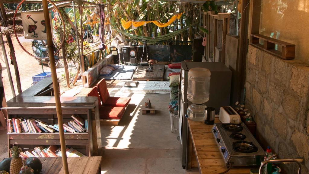Wonderland Hostel อันจูนา ภายนอก รูปภาพ