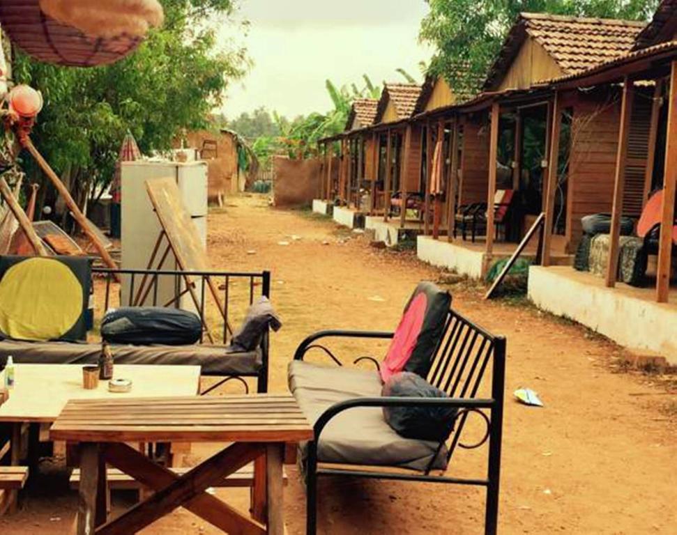 Wonderland Hostel อันจูนา ภายนอก รูปภาพ