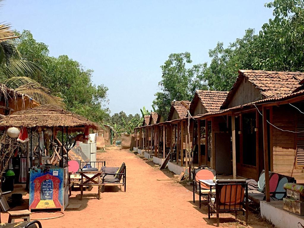 Wonderland Hostel อันจูนา ภายนอก รูปภาพ