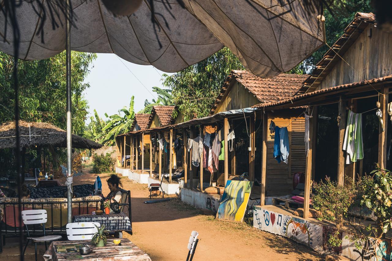 Wonderland Hostel อันจูนา ภายนอก รูปภาพ